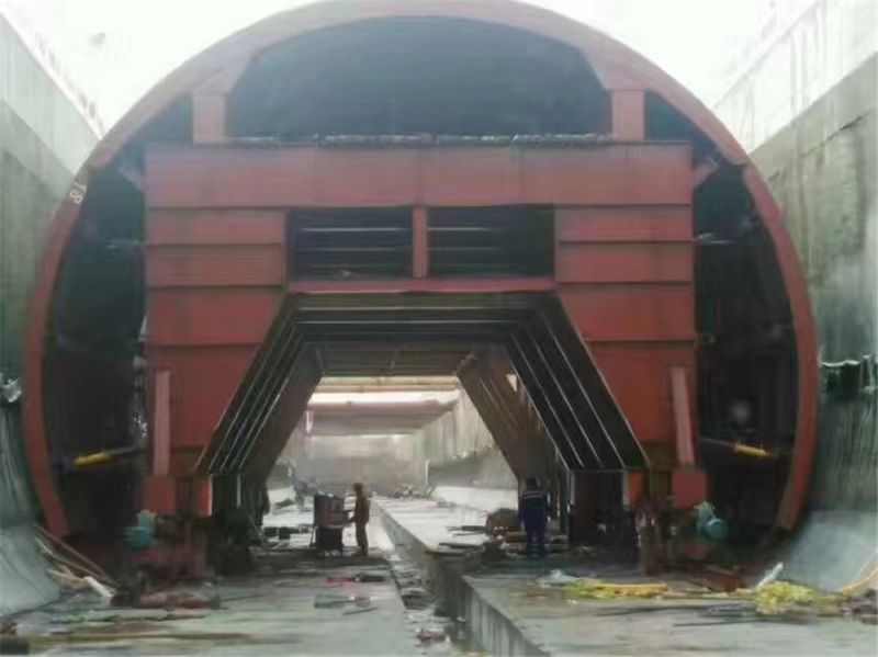 什么是冷彎機？